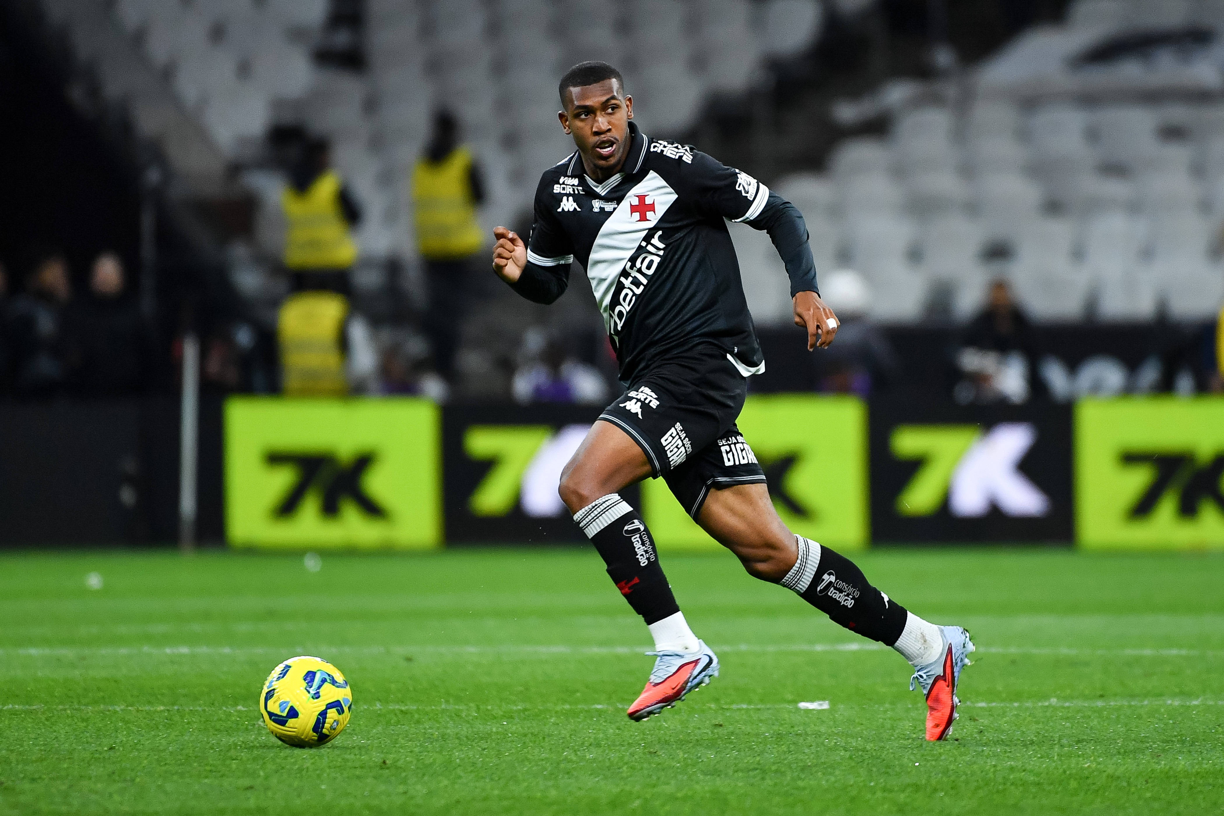 记者：伯恩茅斯引进19岁前锋拉扬达成原则性协议，总价约3000万镑